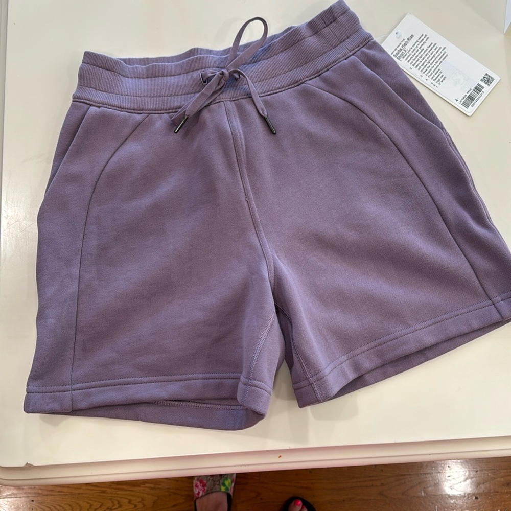 lululemon Scuba High-Rise Short 5” Sz 4